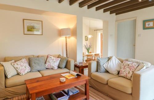 Axminster House | Woodstock Cottage