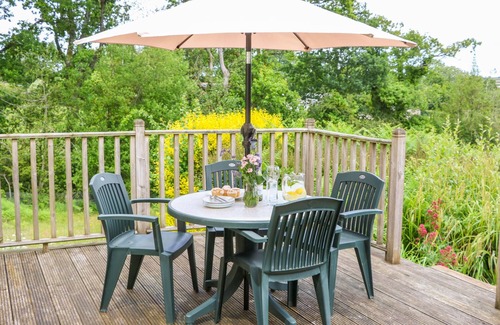 Axminster Cottage | WOODSTOCK COTTAGE, pet friendly, with open fire in Chardstock, Devon