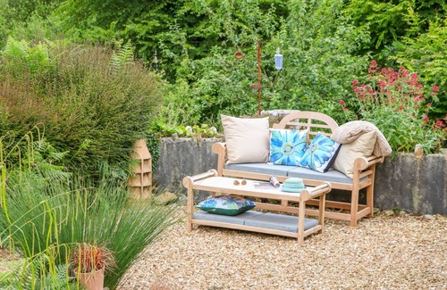 Axminster Cottage | WOODSTOCK COTTAGE, pet friendly, with open fire in Chardstock, Devon