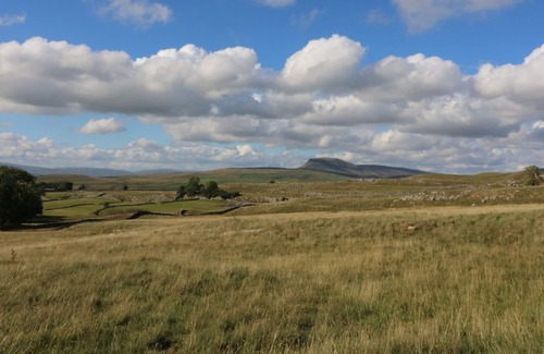 Giggleswick Cottage | WOODSTOCK COTTAGE, pet friendly, character holiday cottage in Settle