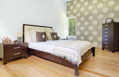 West Hurley House | Woodstock Forest Magic - Architectural gem on 5 serene acres - Private chef