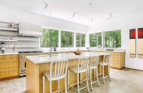 West Hurley House | Woodstock Forest Magic - Architectural gem on 5 serene acres - Private chef