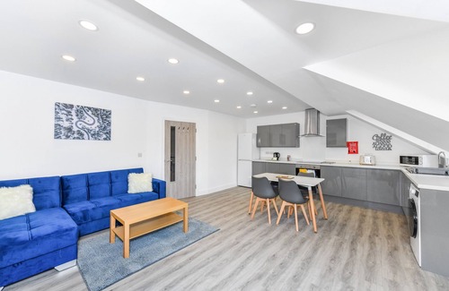 Hucknall Apartment | Woodstock House Flat 9 - Your Hucknall Home: 2BR Apartment