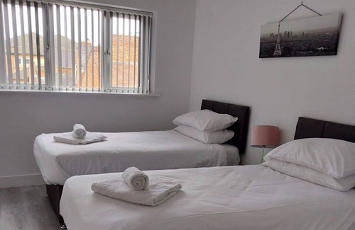 Hucknall Apartment | Woodstock House Flat 6 - 2BR Hucknall Haven