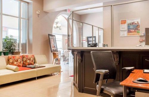 Woodstock Hotel | Woodstock Inn and Suites