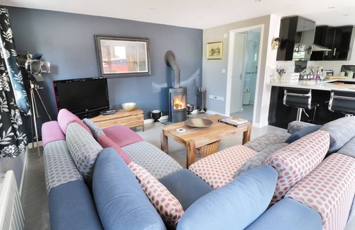 Alfrick Cottage | WOODSTOCK LODGE, romantic, with open fire in Suckley