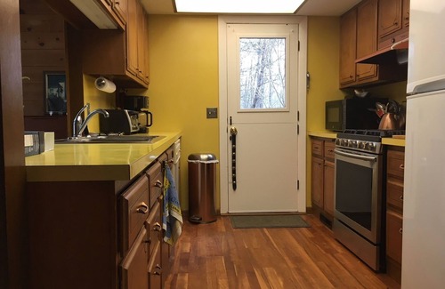 Woodstock House | Woodstock Mid-Century Gem in the Woods - Secluded Getaway Close to Town