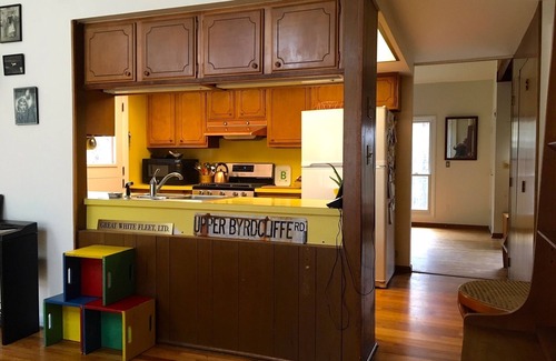 Woodstock House | Woodstock Mid-Century Gem in the Woods - Secluded Getaway Close to Town