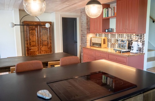 Glenford House | Woodstock Mountaintop Country Compound w. Pool & Sauna on 10 Acres