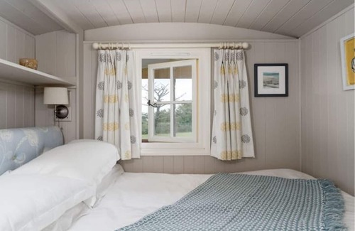 Rosudgeon Cabin | Woodstock Retreat Shepherd's Hut