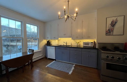 Woodstock House | Woodstock Village Green Location, Walk Everywhere, River Patio, Covered Bridge