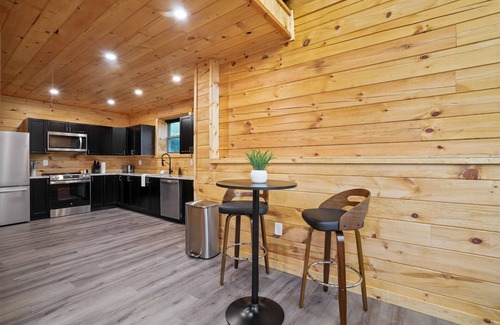 McArthur Cabin | Woodstone Lodge | Hocking Hills