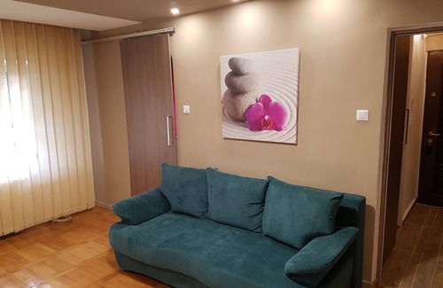 Ploiesti Apartment | Woodstone luxury apartment