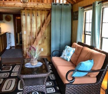 Kingsley House | Woodsy and Private- Rustic Cabin