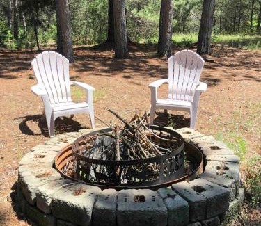 Kingsley House | Woodsy and Private- Rustic Cabin