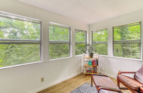 Bella Vista Cottage | Woodsy Bella Vista Vacation Rental w/Game Room!