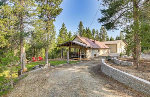 Crescent House | Woodsy Cabin Retreat about 4 Mi to Crescent Lake!