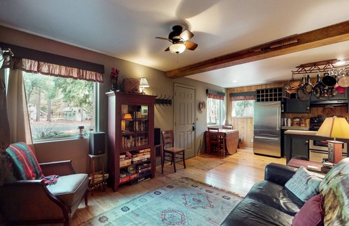 Easton Cabin | Woodsy cabin with full kitchen, fireplace, & outdoor firepit