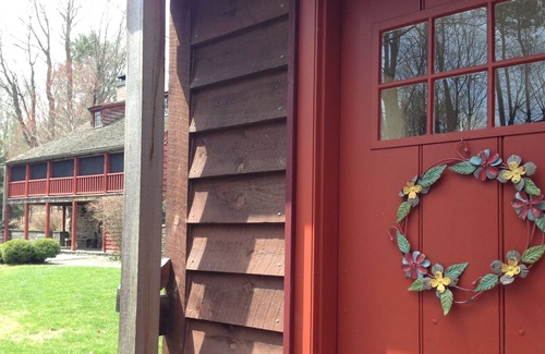 Saugerties Cottage | Woodsy Country Cottage, HITS Horse Show, Fall Foliage, Skiing, Hunter Mt, Hiking