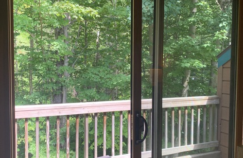 West Dover House | Woodsy Getaway! Shuttle or Ski-home from Mt. Snow