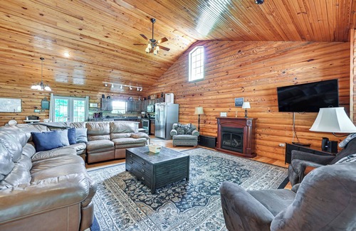 Sloans Valley Cabin | Woodsy Kentucky Escape w/Game Room & Lake Access!