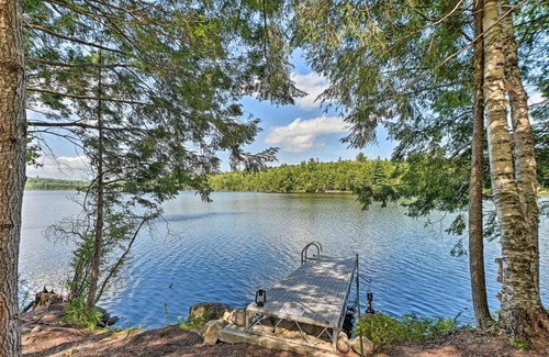 Lincoln House | Woodsy Loons Nest Retreat with Fire Pit!