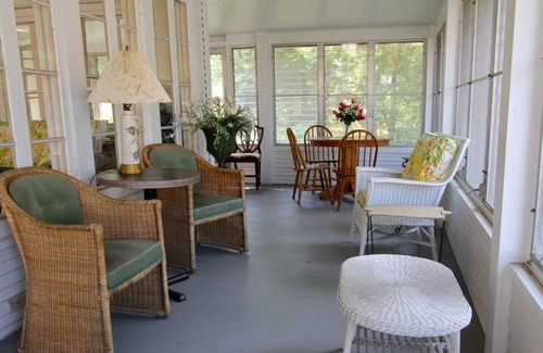 Grand Beach House | Woodsy Relaxing Escape