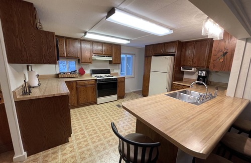 Upper Peninsula Michigan House | Woodsy spacious retreat close to Golfing & Mqt Mountain!