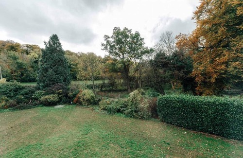 Henley House | Woodvale - Sleeps 10