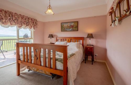 Port Welshpool House | Woodview Cottage Farm stay