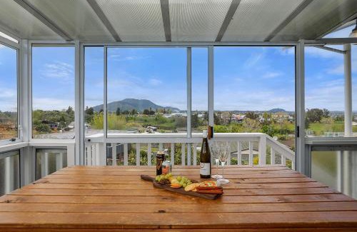 Taupo House | Woodward House Taupo