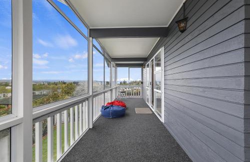 Taupo House | Woodward House Taupo