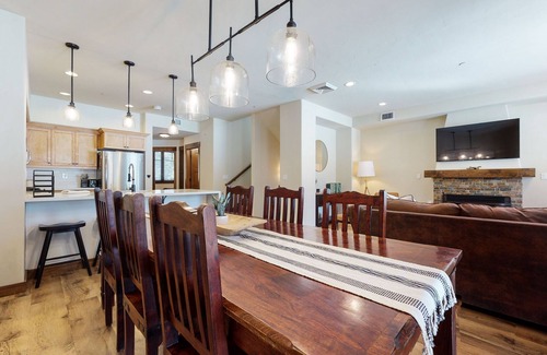 Woodwinds House | Woodwinds 1265 Luxury Townhouse, Private Hot Tub, 2 Car Garage by RedAwning