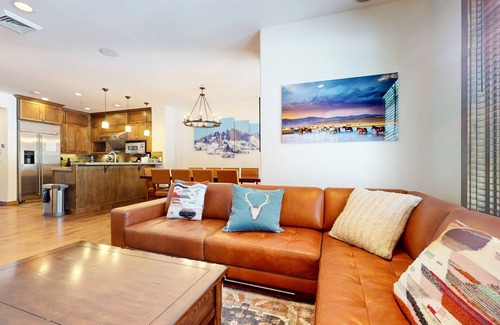 Woodwinds House | Woodwinds 1271 Spacious Mountain Modern Home with Private Hot Tub, Fireplace and Garage by RedAwning