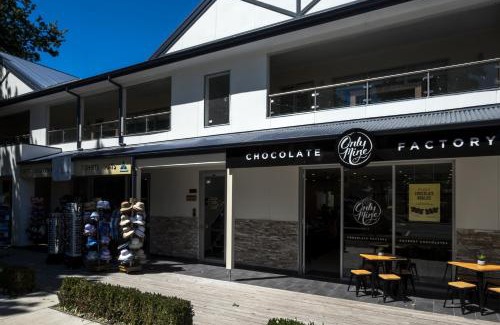 Olinda Apartment | Woody lifestyle one bedroom apartment