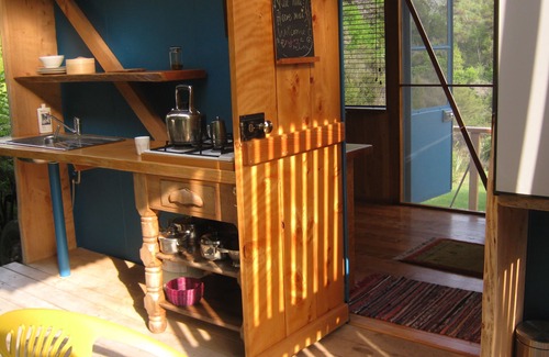 Tata Beach Cabin | Woody Mamaku Retreat . Eco stay close to sea and nature.