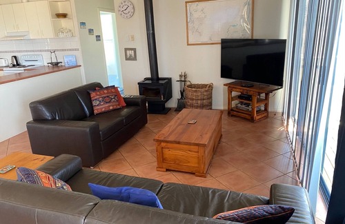 Para Wurlie House | Woody's Beach House ~ Beautiful Sea Views, Great Position, Off Peak Special!