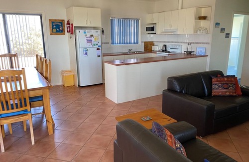 Para Wurlie House | Woody's Beach House ~ Beautiful Sea Views, Great Position, Off Peak Special!