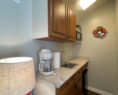 Highland House | Woody's By The Lake LLC