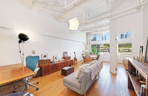 Kings Cross Apartment | Woolloommooloo Wicked Wharf Apartment with parking.
