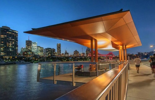Newstead Apartment | Woolstore Elegance ~ 2Bed/2Bath/1Car ~ Teneriffe