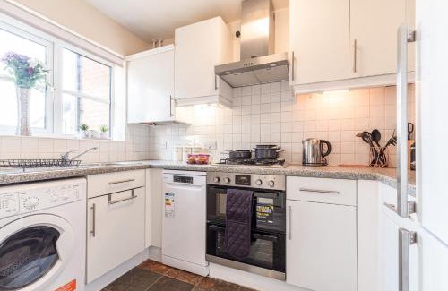 Cambourne Apartment | Woolthwaite - Beautiful 4 Bedroom house with Parking