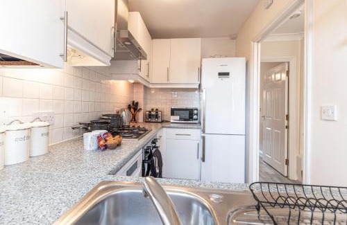 Cambourne Apartment | Woolthwaite - Beautiful 4 Bedroom house with Parking