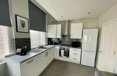 Liverpool Apartment | Woolton Escape | Light-Filled | Free Parking