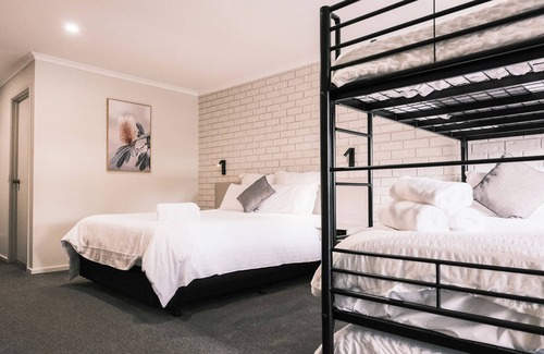 Woomargama Hotel | Woomargama Village Hotel Motel