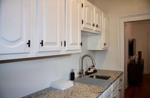 Mill River Apartment | Wooster Gem - Walk to Pizza & Yale! - FREE Parking and Laundry