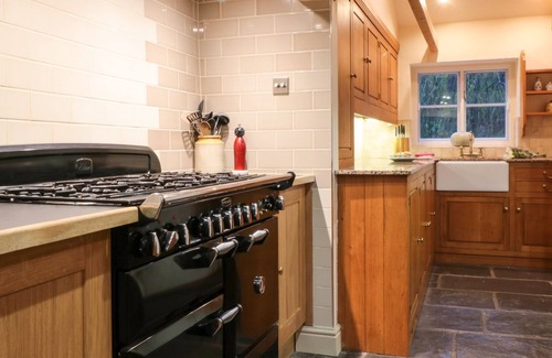 Coleford Cottage | WORCESTER LODGE, pet friendly, character holiday cottage in Coleford