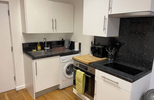 Shacklewell Apartment | Work-Friendly Dalston Apartment