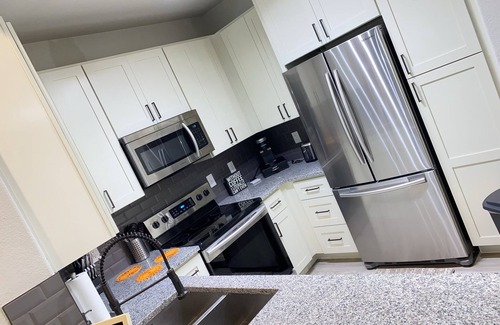 South Main Apartment | Work Hard Play Hard! Near Med Center, NRG Stadium, Midtown, Downtown, and more