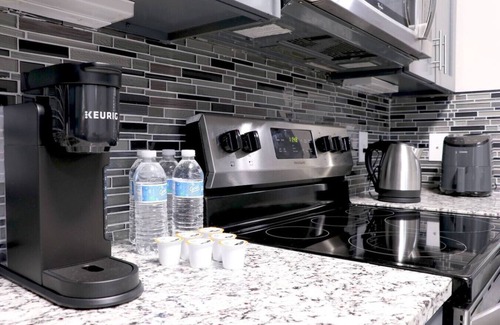 Nassau Bay Apartment | Work-Life Retreat w/Pond View | Near Clear Lake